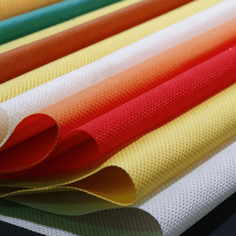 Fibra di fiocco di poliestere non tessuta bianca grezza (da utilizzare per agugliatura) 2,5 D × 64 mm